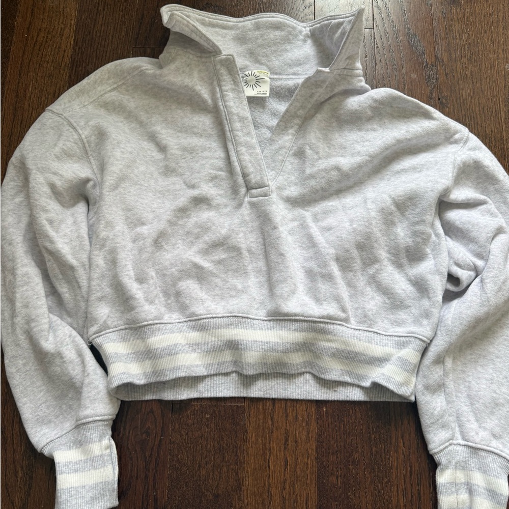 Cropped Light Gray Pullover Sweatshirt with Stripe Rib Hem - Women